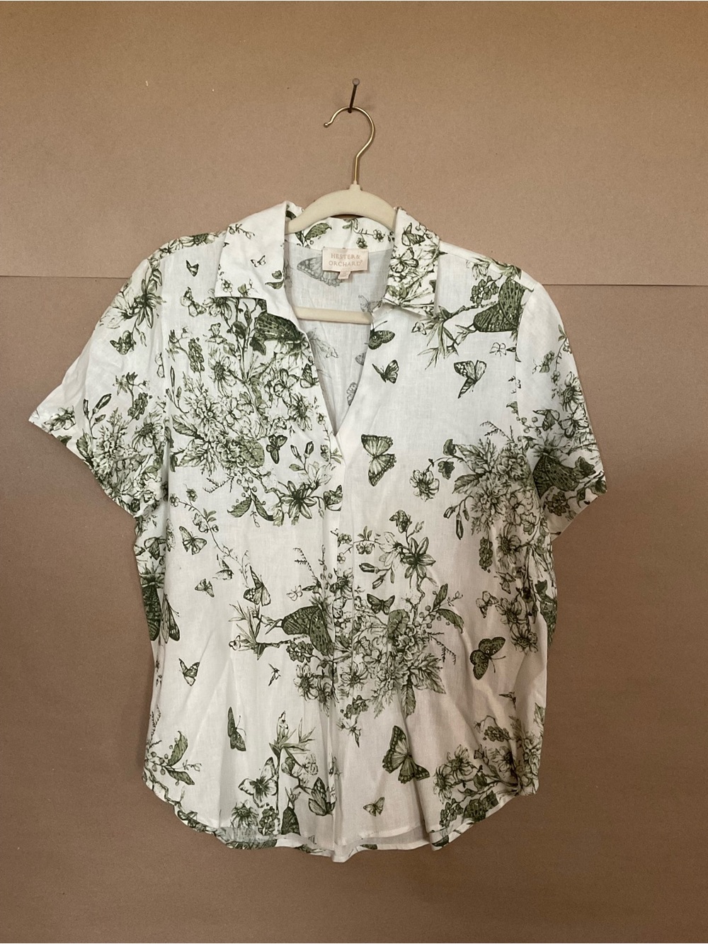 Hester & Orchard White Linen Shirt with Green Botanical Print. Size M.